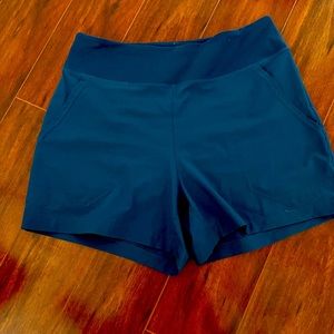 Woman’s Patagonia happy hike shorts
